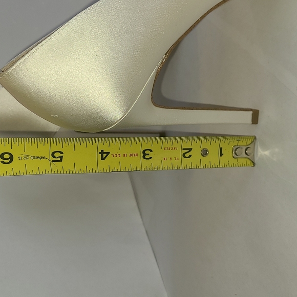 Nine West Women's Trulove2 Pump, White Satin, Size 5.5 M - Picture 5 of 10